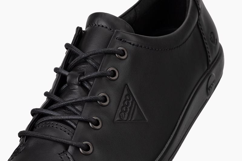 BLACK ECCO SOFT 2.0 LACE SHOE
