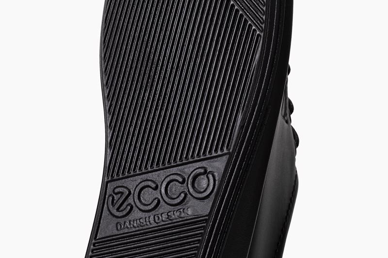 BLACK ECCO SOFT 2.0 LACE SHOE