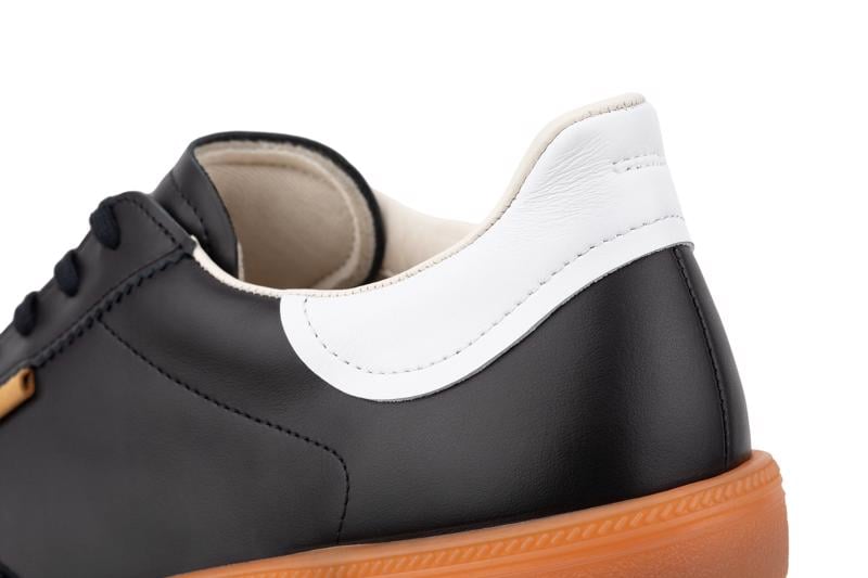 BLACK ECCO SOFT 11 W LACE SNEAKER