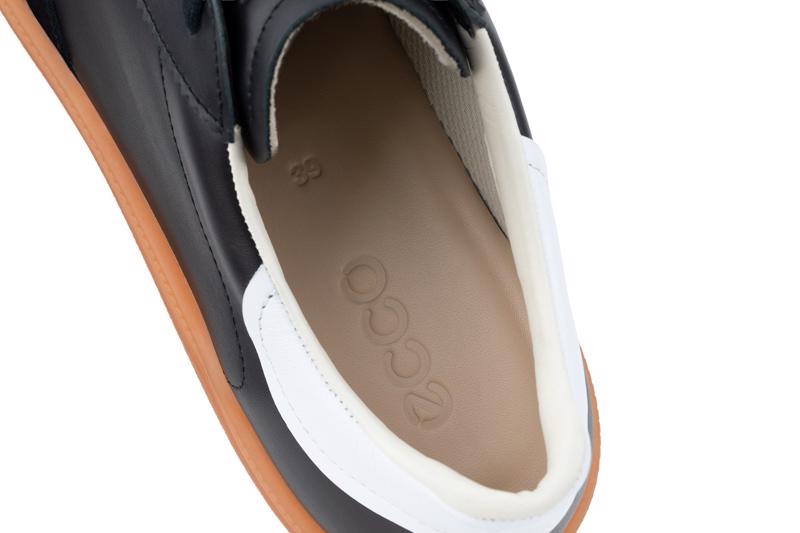 BLACK ECCO SOFT 11 W LACE SNEAKER