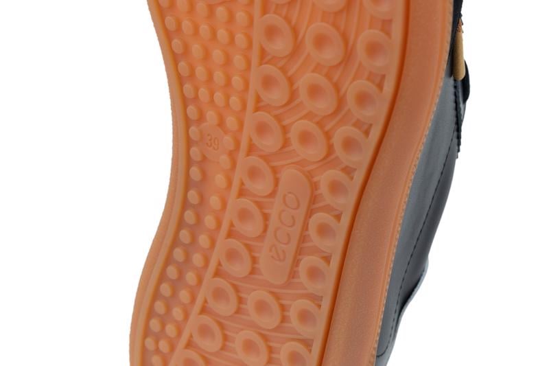BLACK ECCO SOFT 11 W LACE SNEAKER