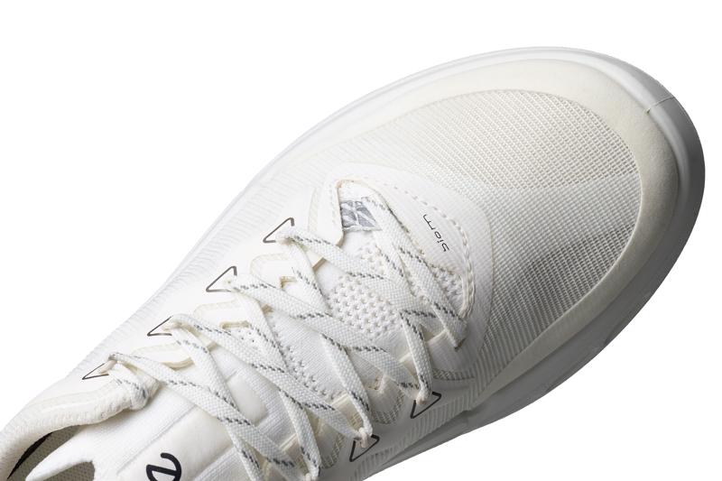 White ECCO BIOM 720 W BREATHRU