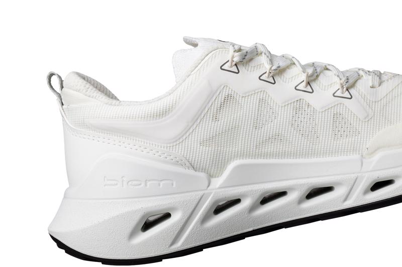 White ECCO BIOM 720 W BREATHRU
